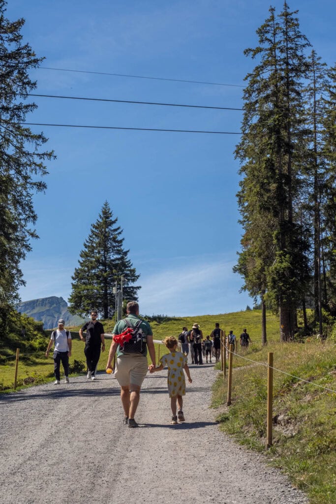 Wandelen naar de Oeschinensee